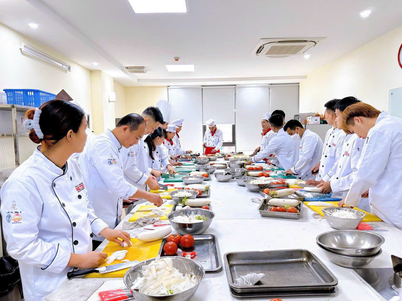 Làm bếp và phụ bếp tại Châu Âu